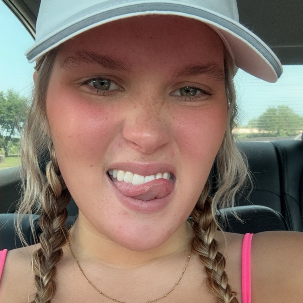 Meet your Posher, Alyzabeth